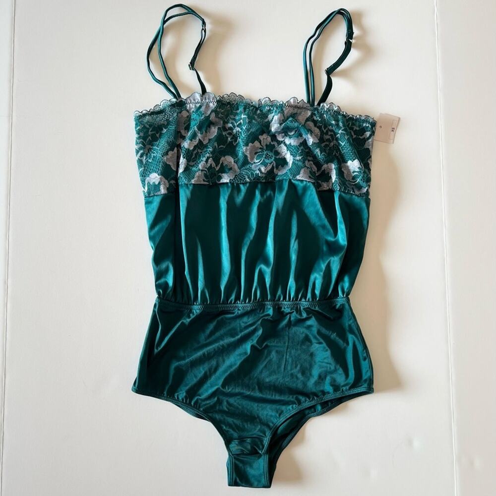 Satin Bodysuit Auden Size XS‎ Green Lace